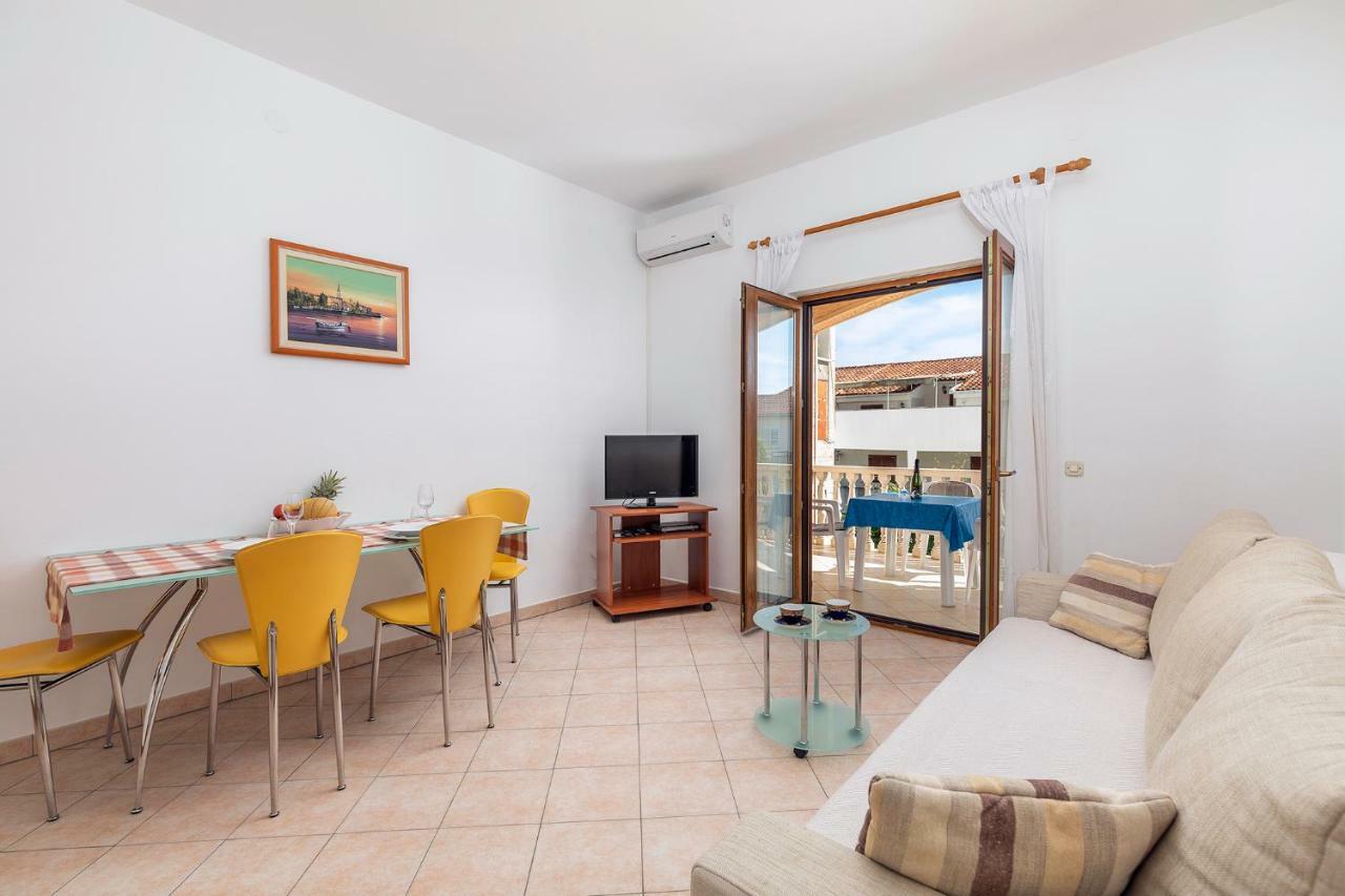 Apartman Ive Върсар Екстериор снимка