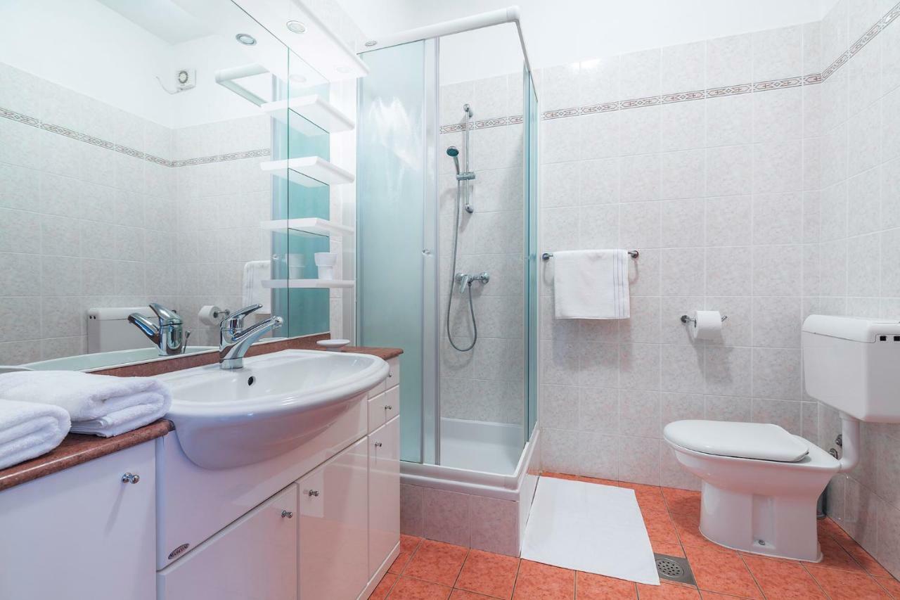 Apartman Ive Върсар Екстериор снимка