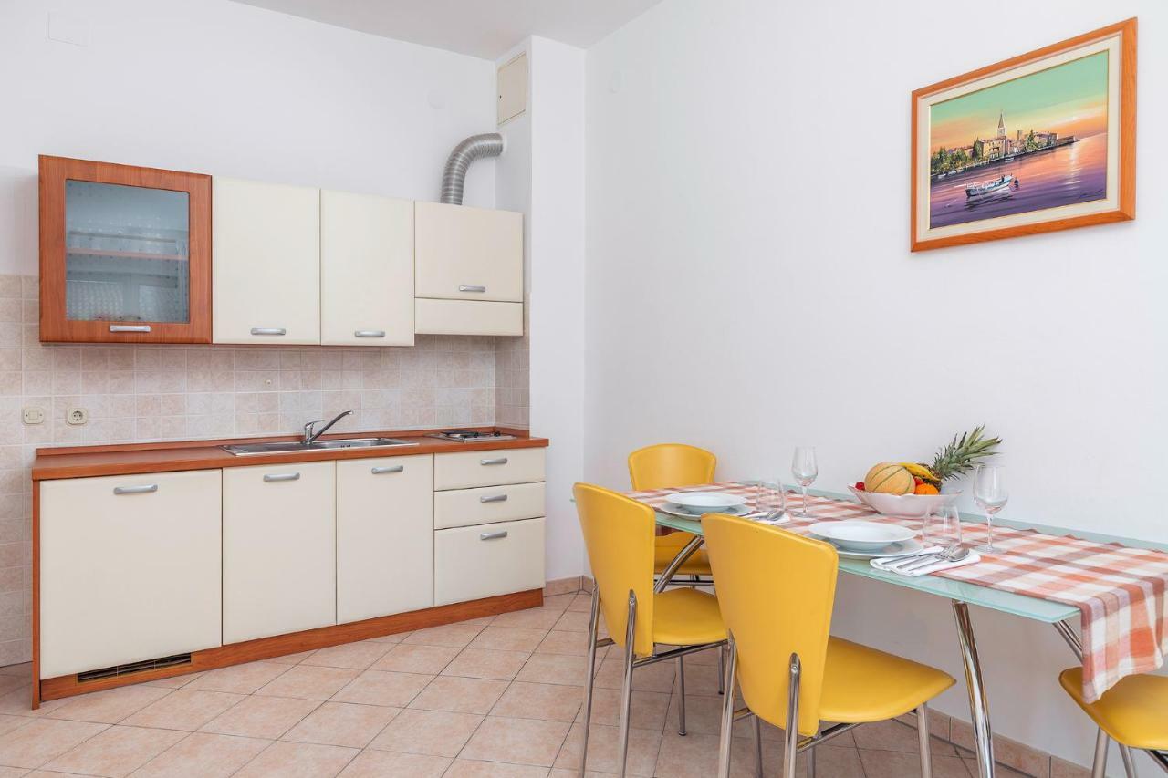Apartman Ive Върсар Екстериор снимка