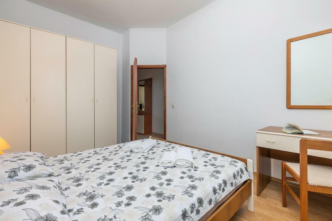 Apartman Ive Върсар Екстериор снимка