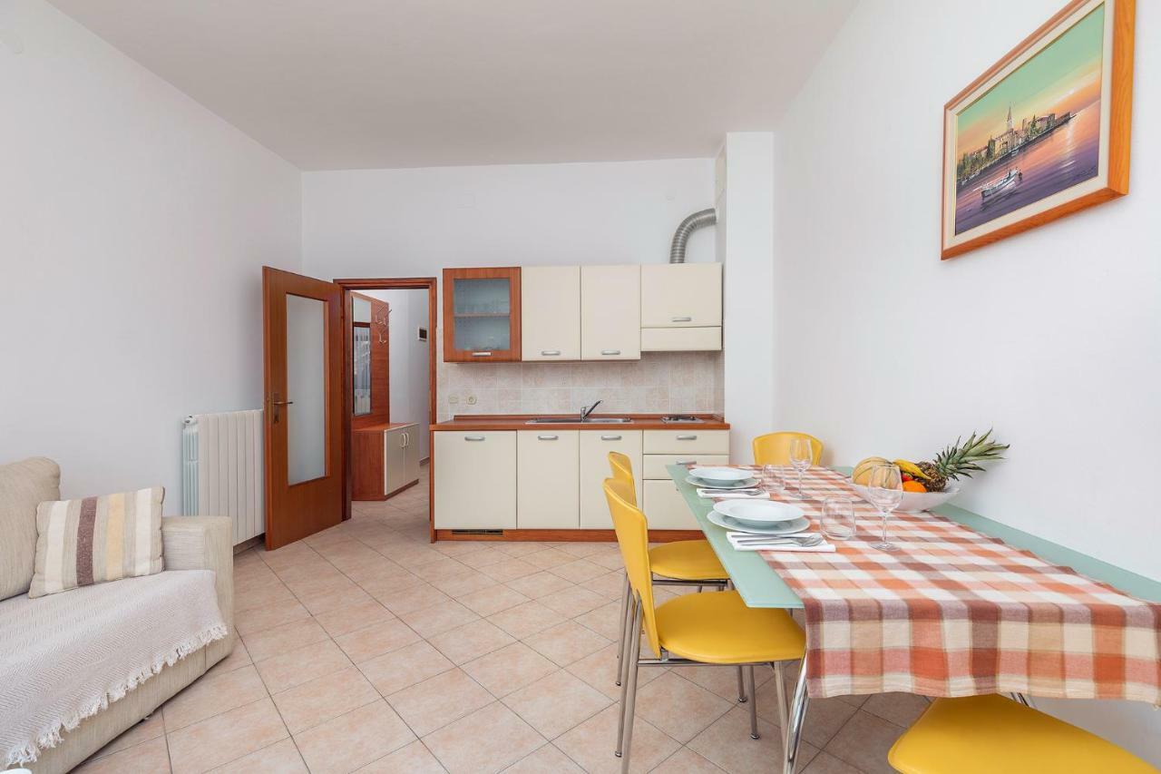 Apartman Ive Върсар Екстериор снимка