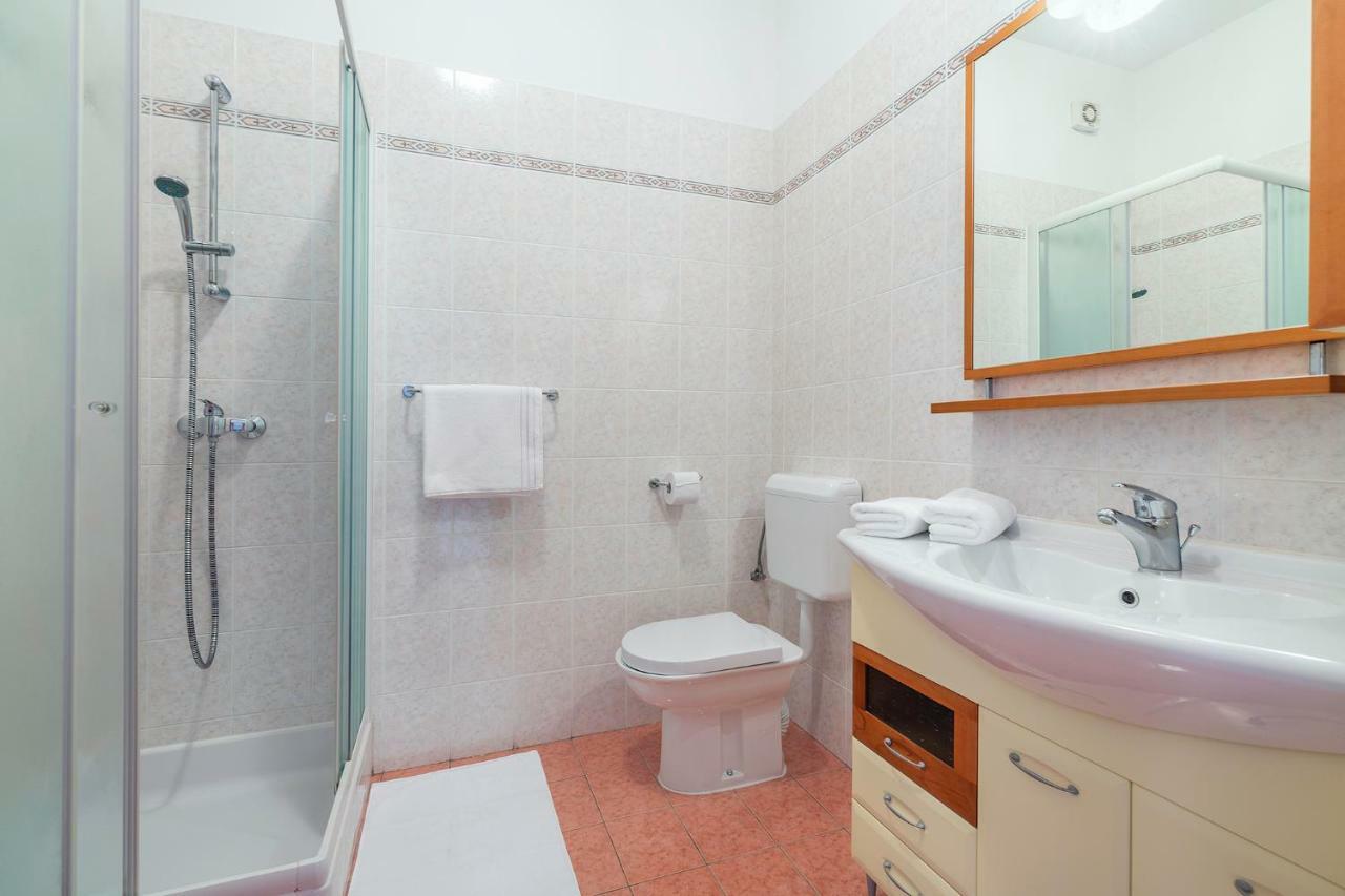 Apartman Ive Върсар Екстериор снимка