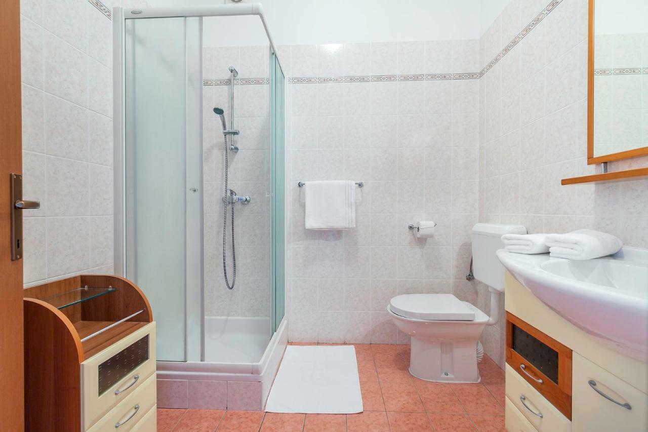 Apartman Ive Върсар Екстериор снимка