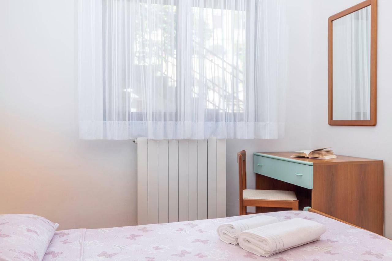 Apartman Ive Върсар Екстериор снимка