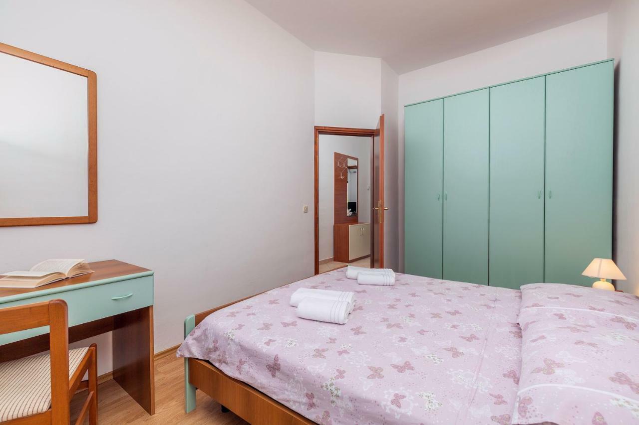 Apartman Ive Върсар Екстериор снимка